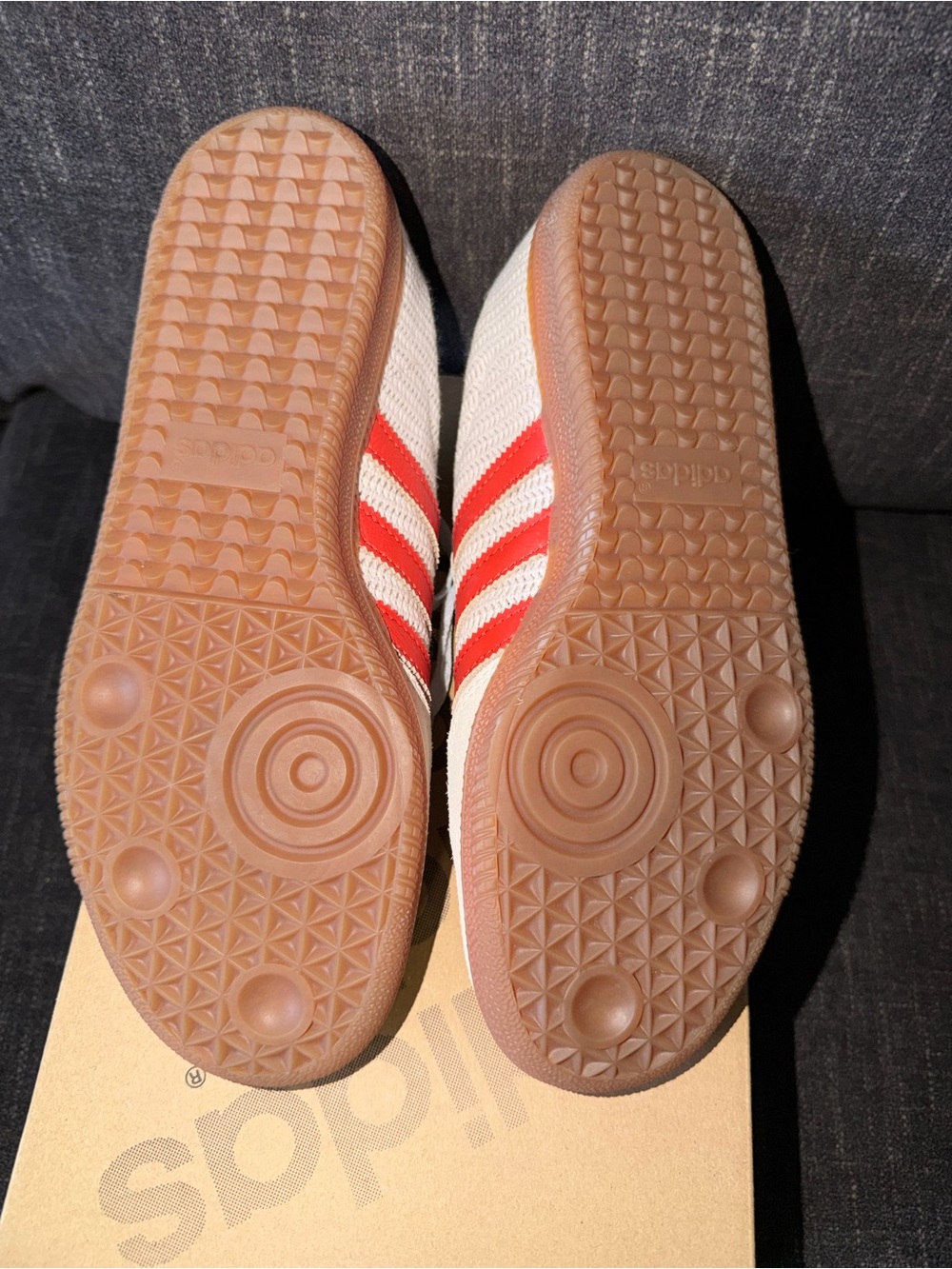 adidas Samba OG Sneakers in White with Red Accents - Picture 4 of 4